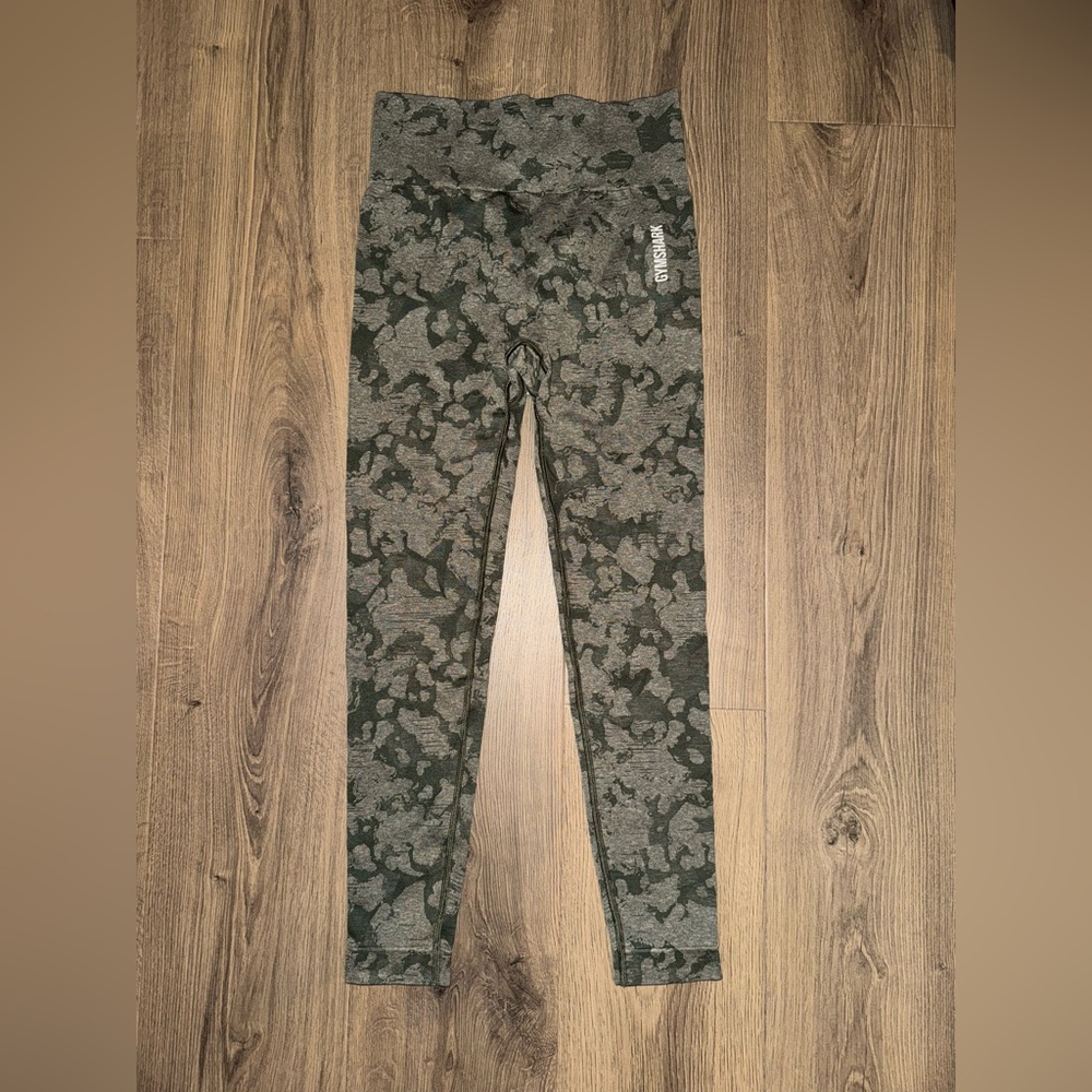 EUC Gymshark Adapt Camo legging